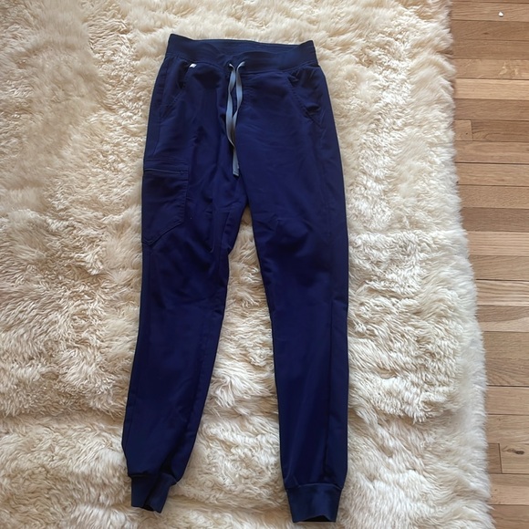 Figs Zamora jogger and Catarina top - Picture 5 of 6